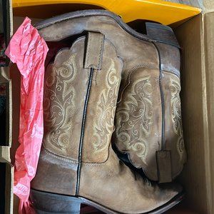 Cowboy boot purchased a Cavander boots size color crown 9.5